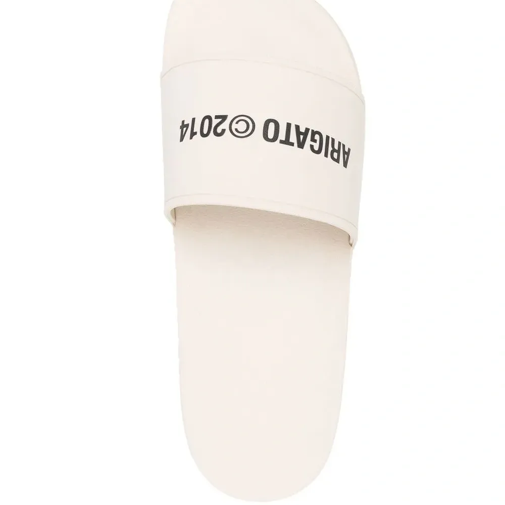 Шлепанцы с логотипом