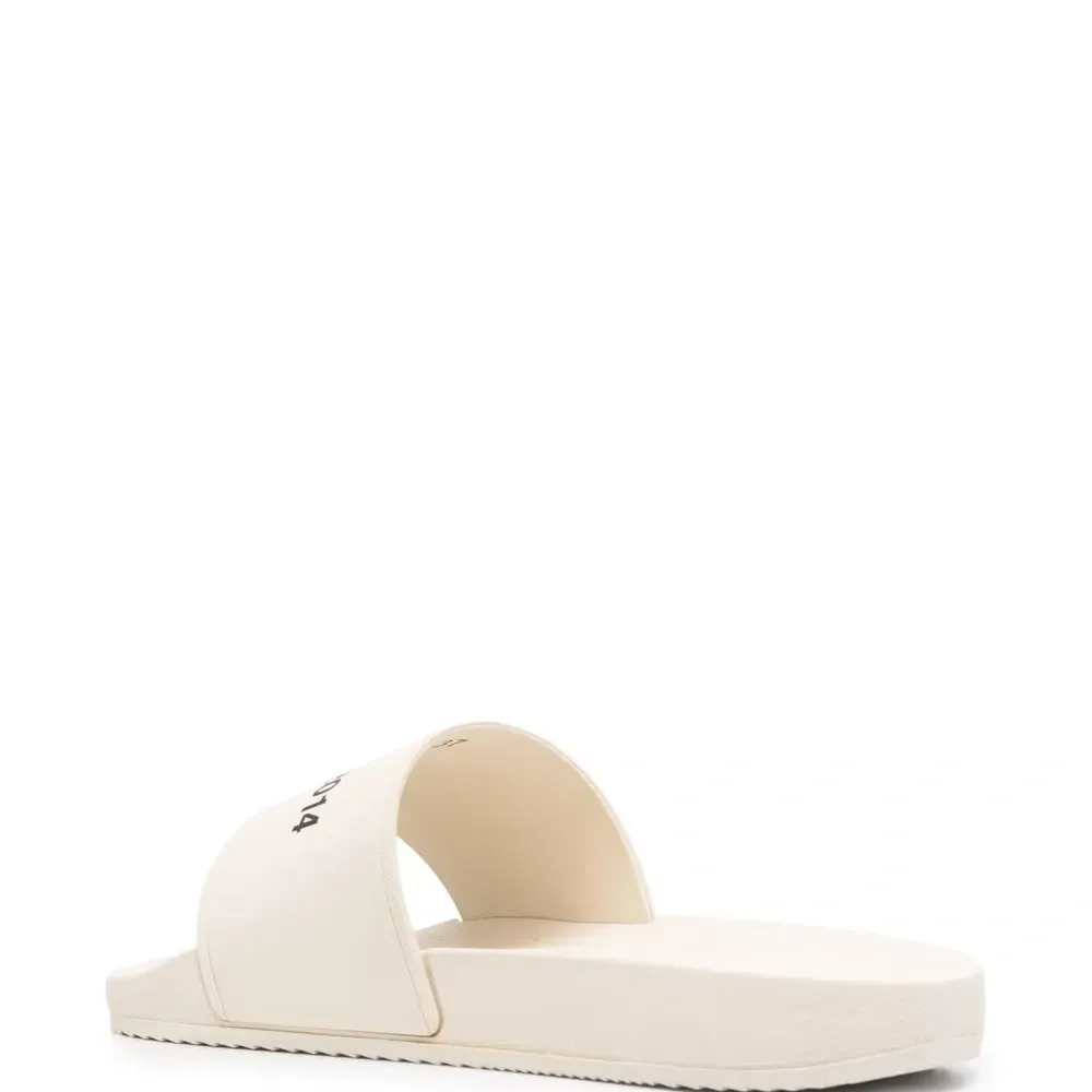 Шлепанцы с логотипом