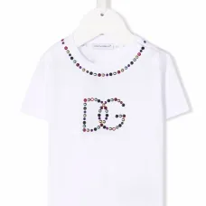 Футболка с логотипом и заклепками