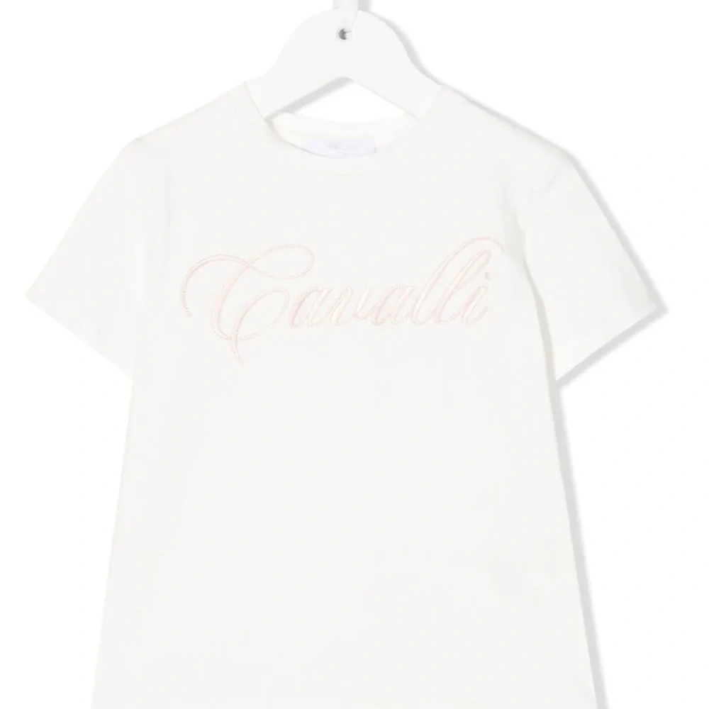 Футболка с вышитым логотипом