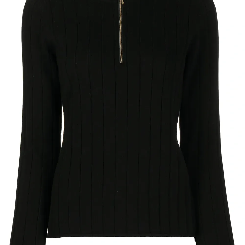 Джемпер тонкой вязки в рубчик