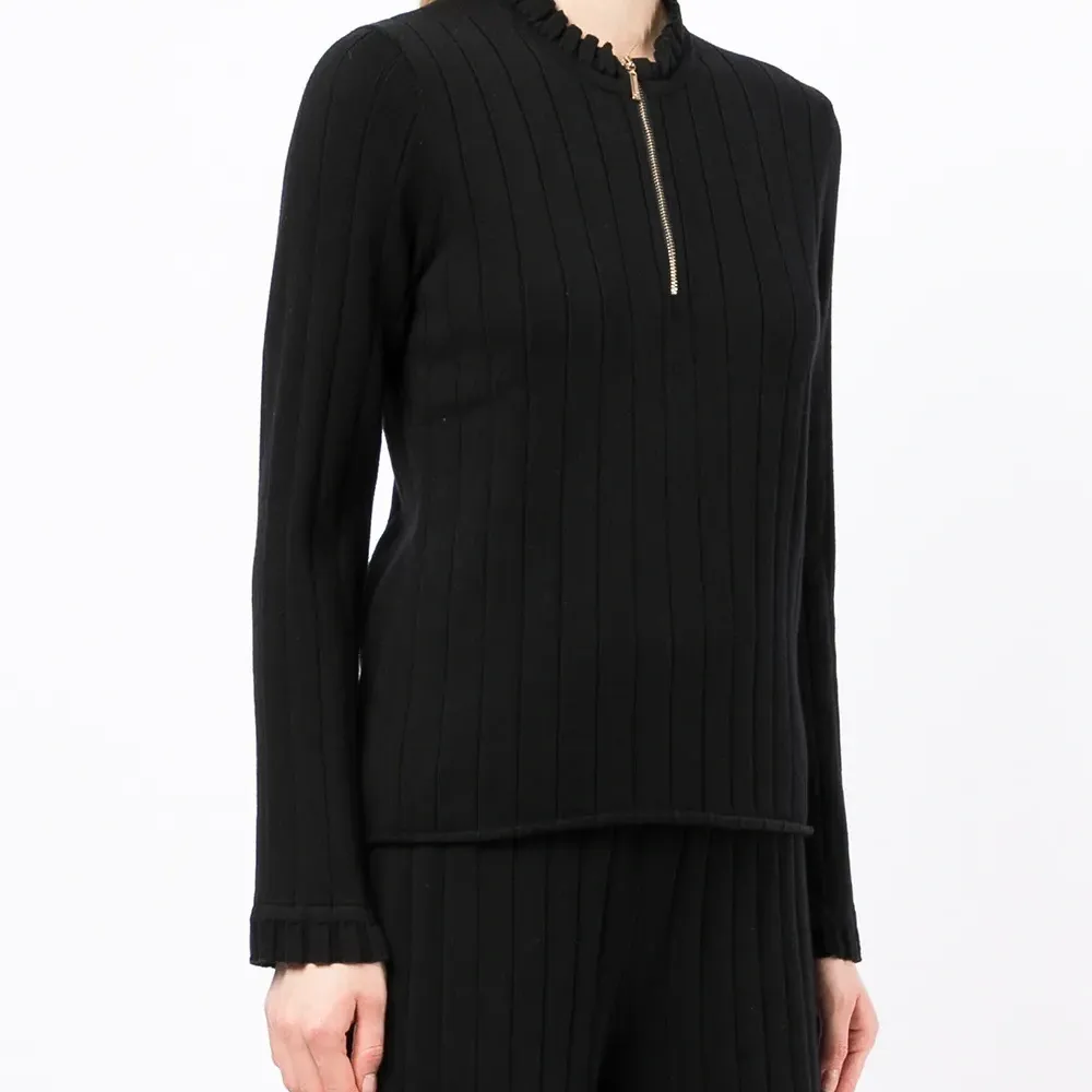 Джемпер тонкой вязки в рубчик