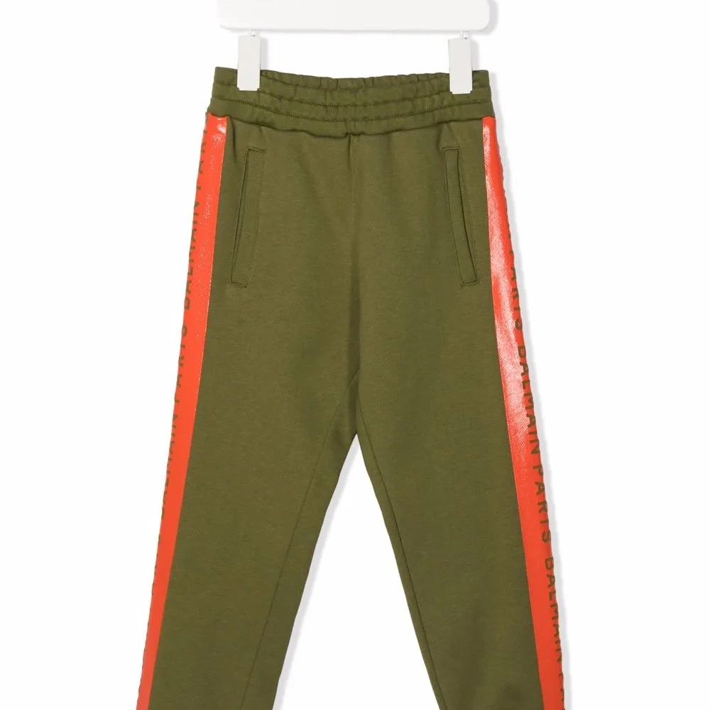 Спортивные брюки с лампасами и логотипом