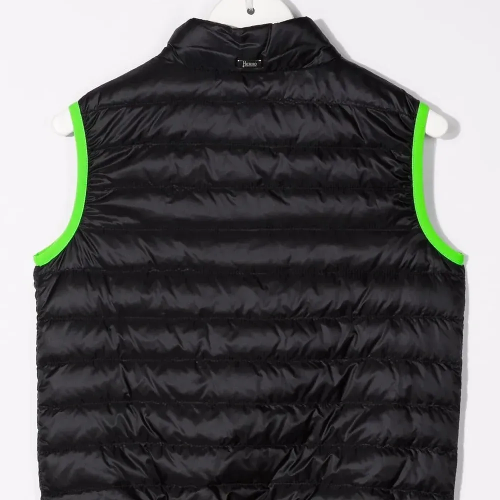 Дутый жилет с контрастной отделкой Дутый жилет с контрастной отделкой