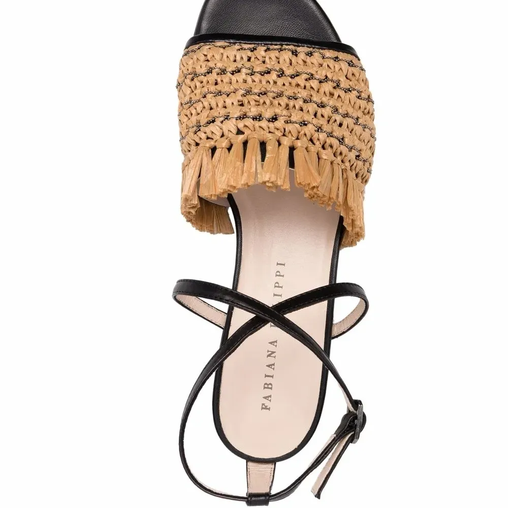 Сандалии с плетеными ремешками