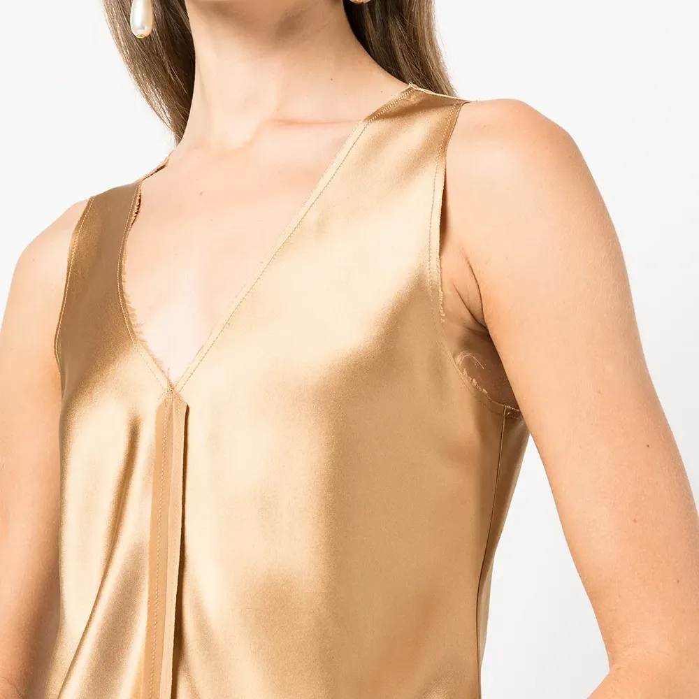 Шелковый топ с необработанными краями Шелковый топ с необработанными краями