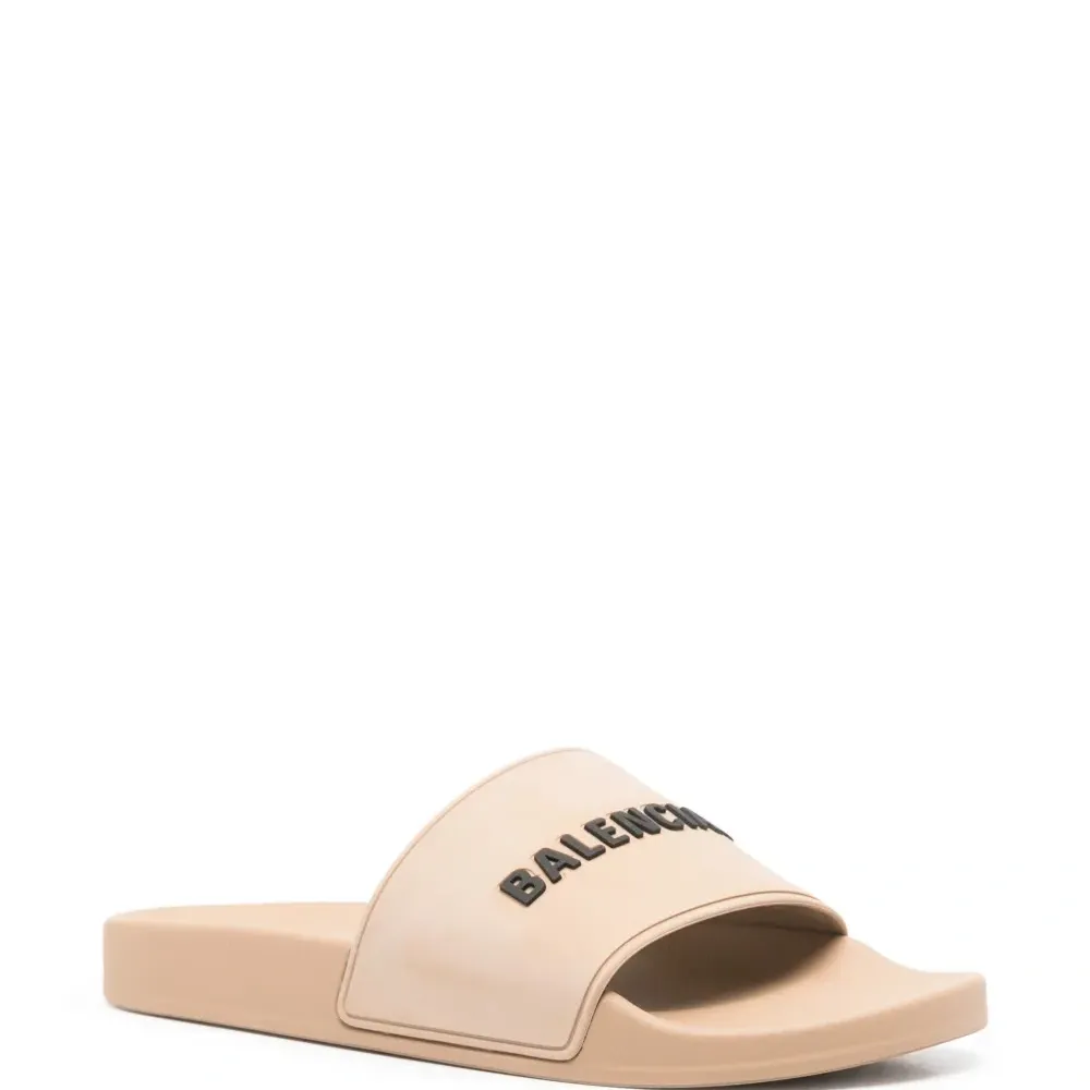 Шлепанцы с тисненым логотипом Шлепанцы с тисненым логотипом