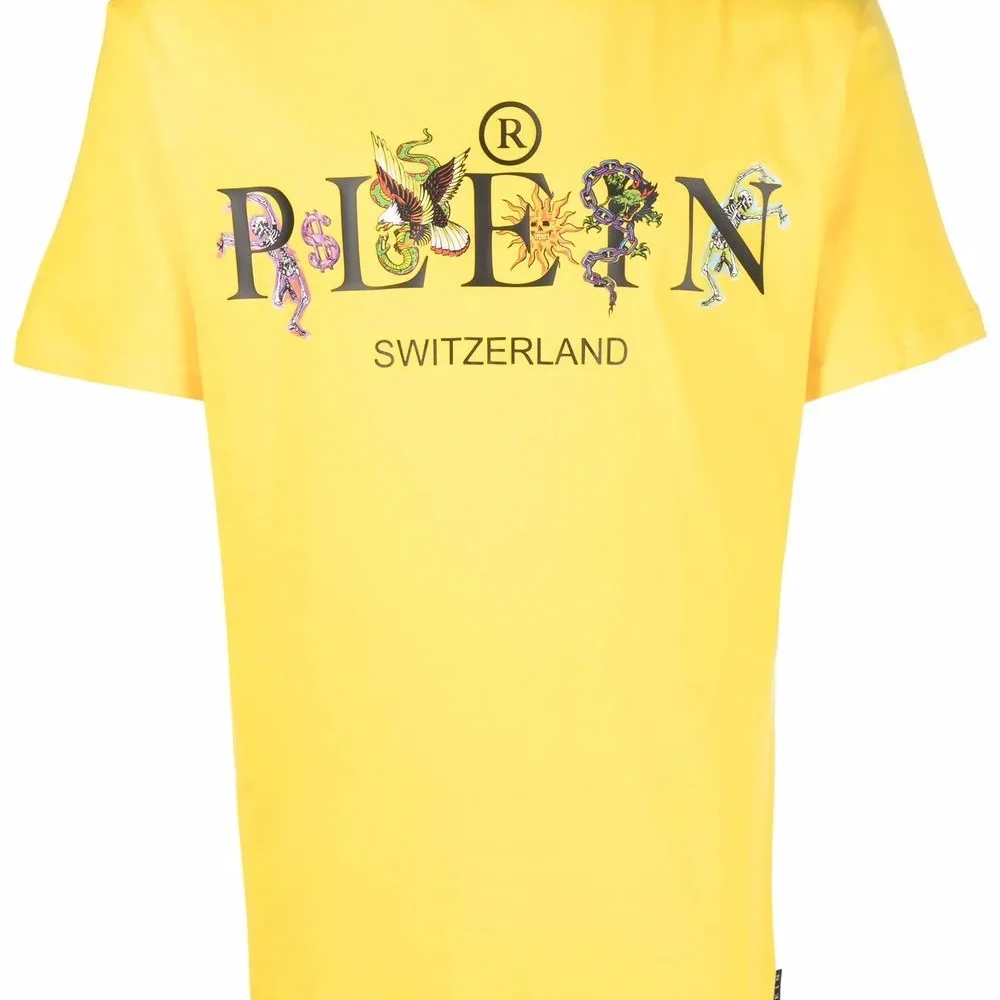 Футболка с логотипом