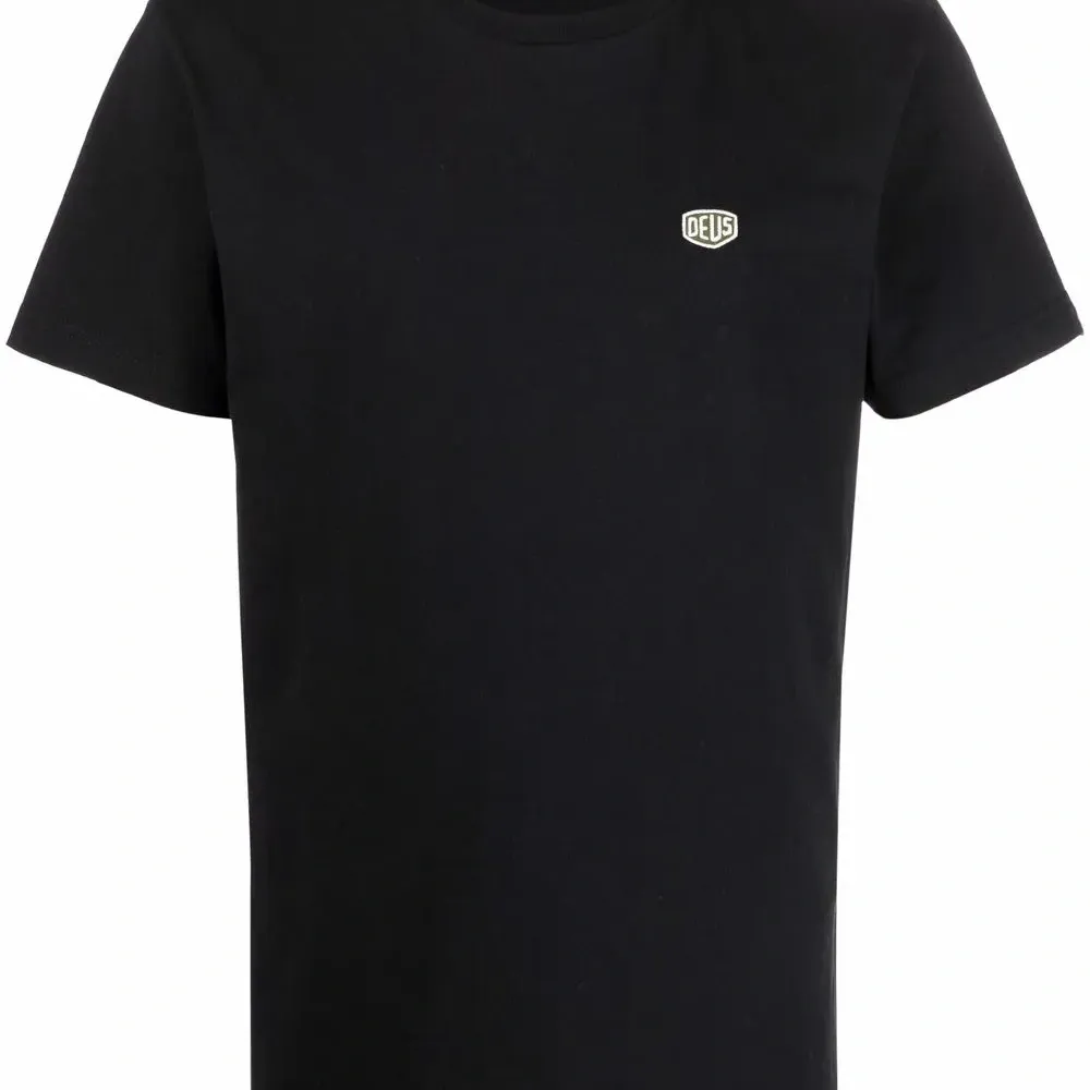 Футболка с нашивкой-логотипом