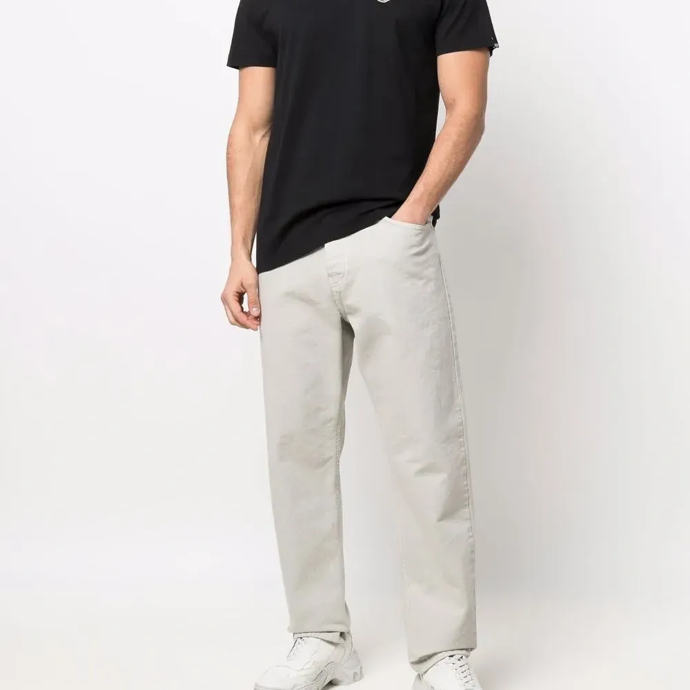 Футболка с нашивкой-логотипом