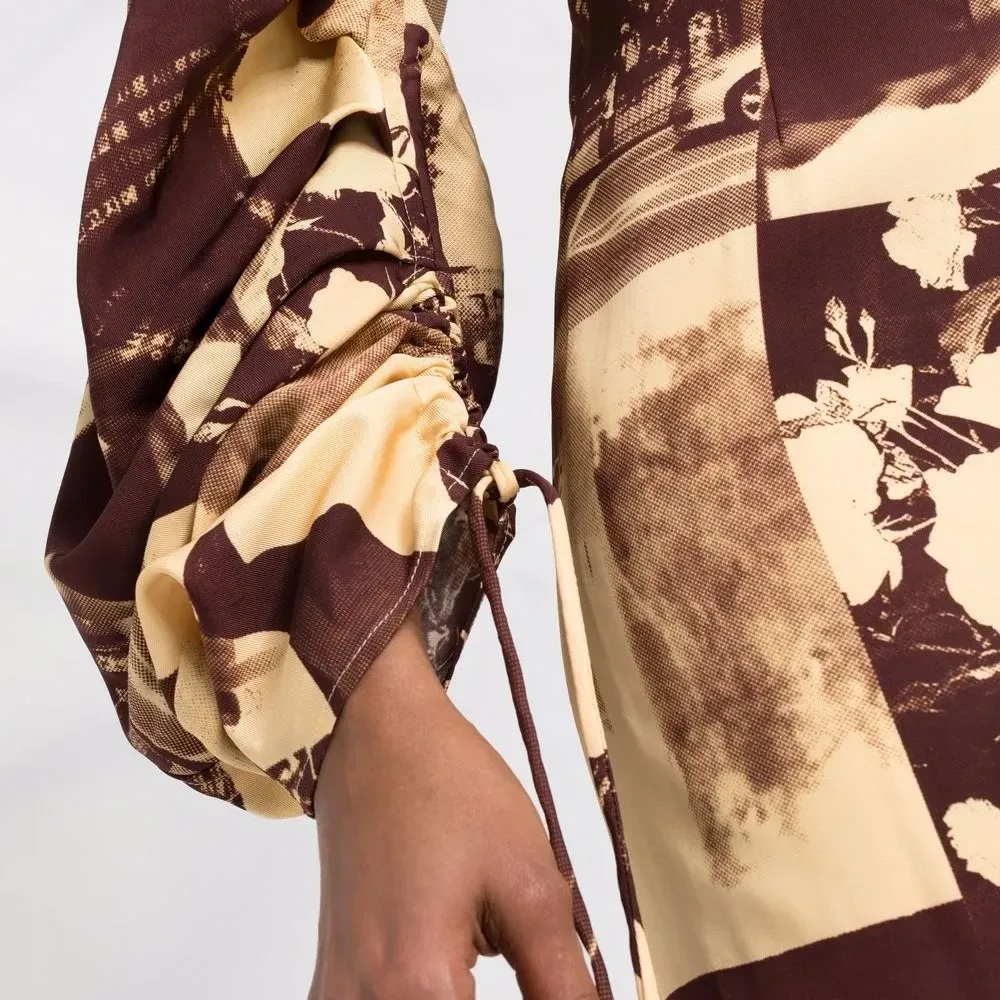 Платье с квадратным вырезом и принтом