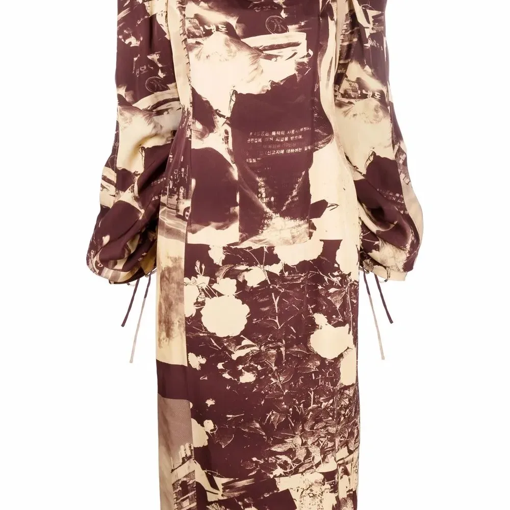 Платье с квадратным вырезом и принтом