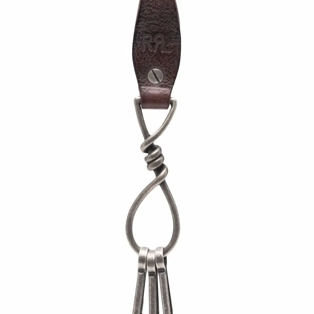 брелок с тисненым логотипом