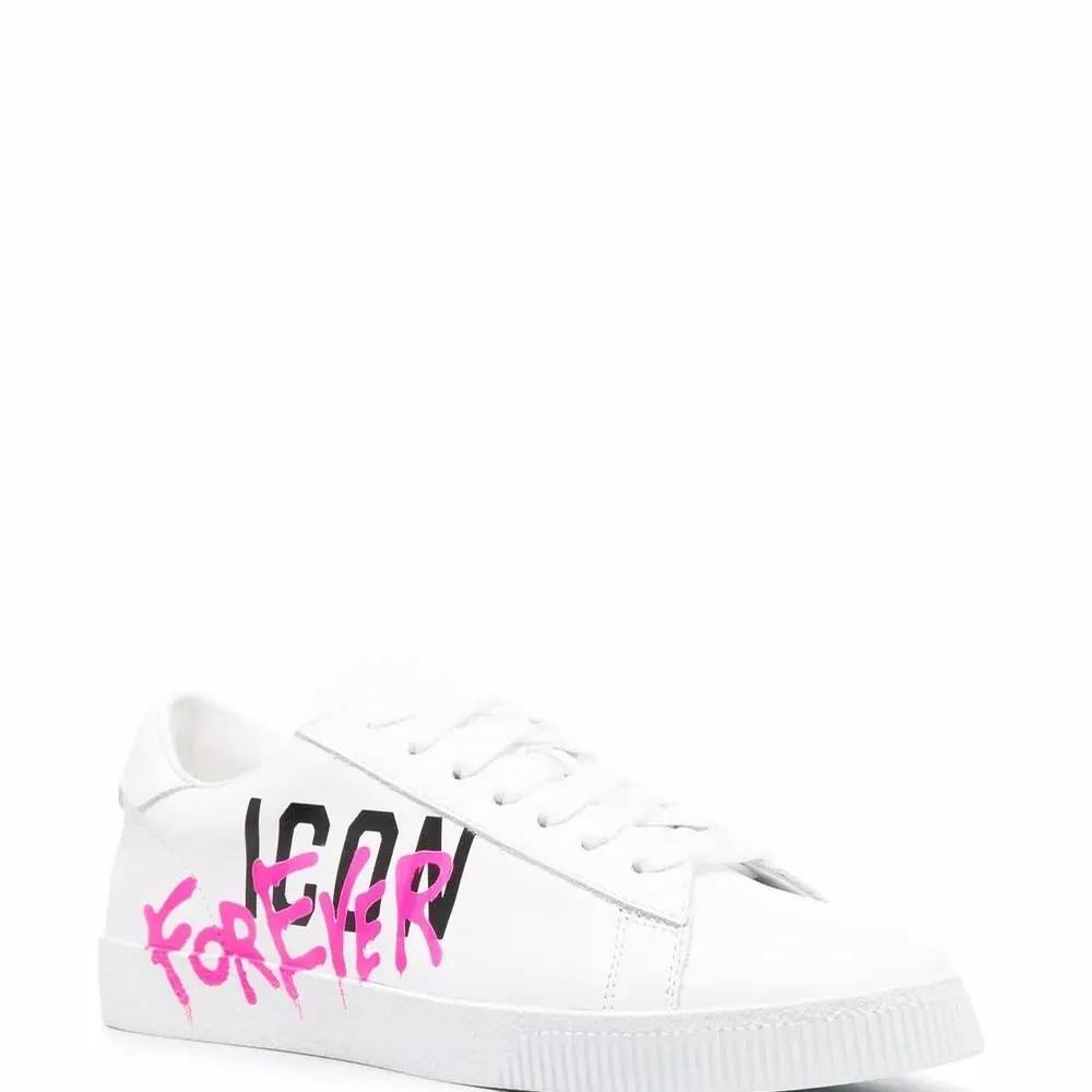 Кеды с логотипом