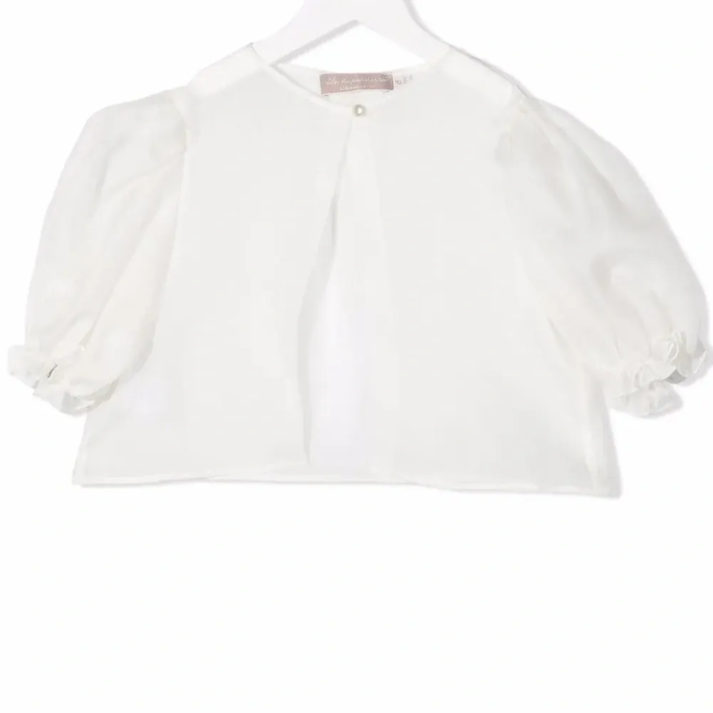 Укороченная блузка с пышными рукавами