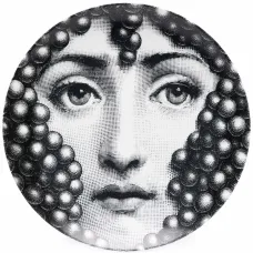 Фарфоровая тарелка с графичным принтом