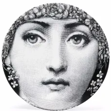 Фарфоровая тарелка с графичным принтом