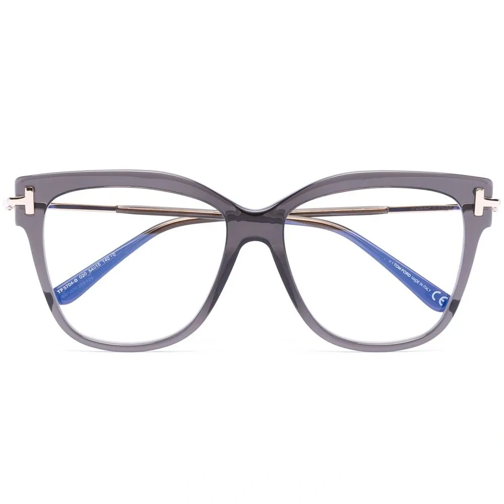 Очки в квадратной оправе