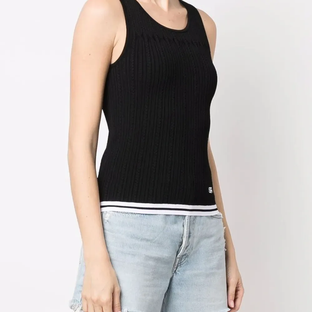 Топ с вышитым логотипом