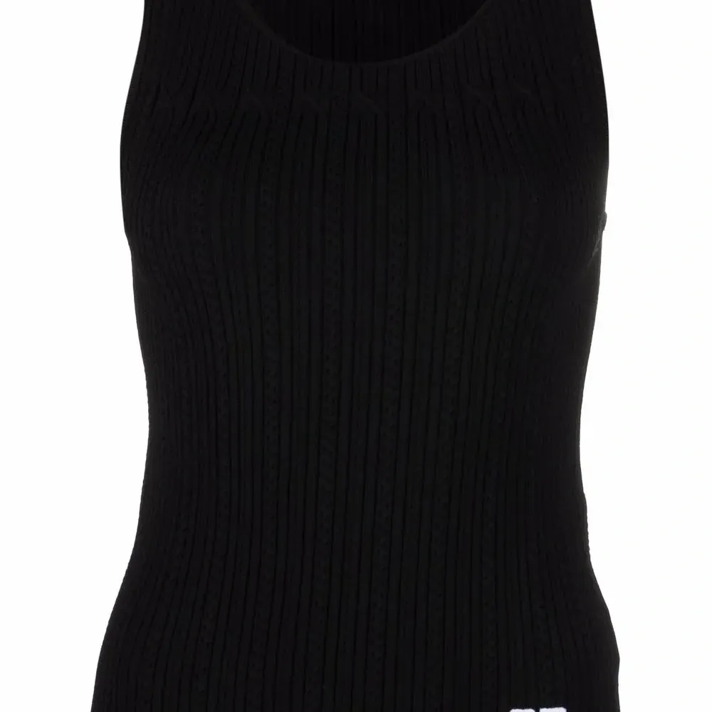 Топ с вышитым логотипом