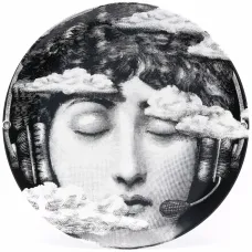 Фарфоровая тарелка с графичным принтом