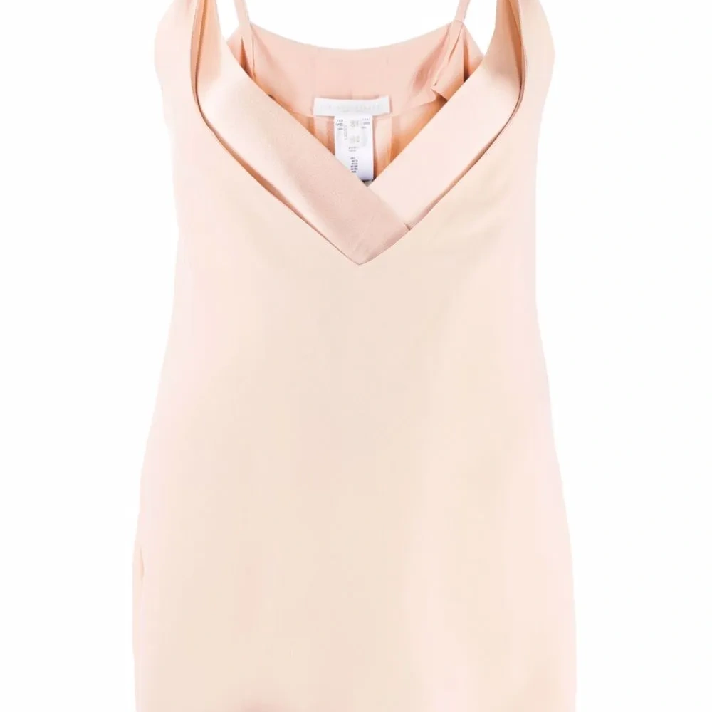 Топ с V-образным вырезом и эффектом металлик