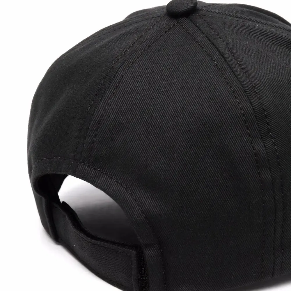 Кепка с вышитым логотипом