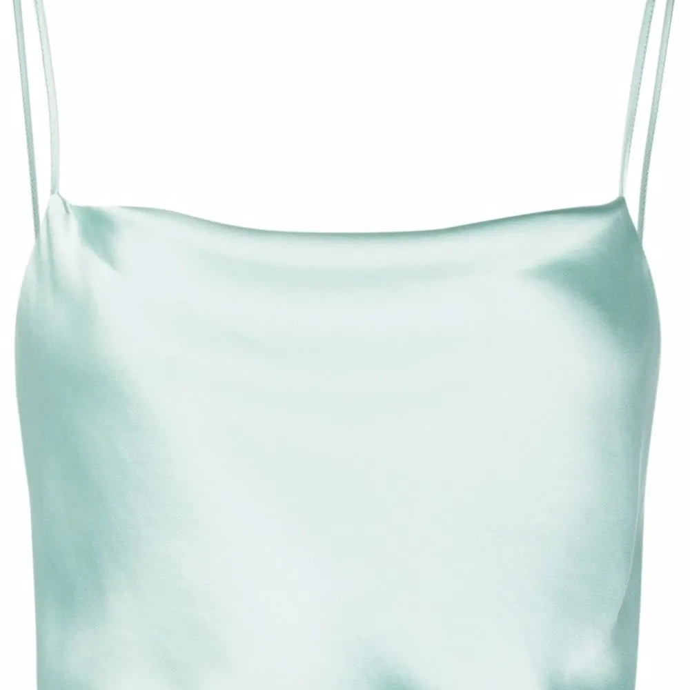 Укороченный топ без рукавов