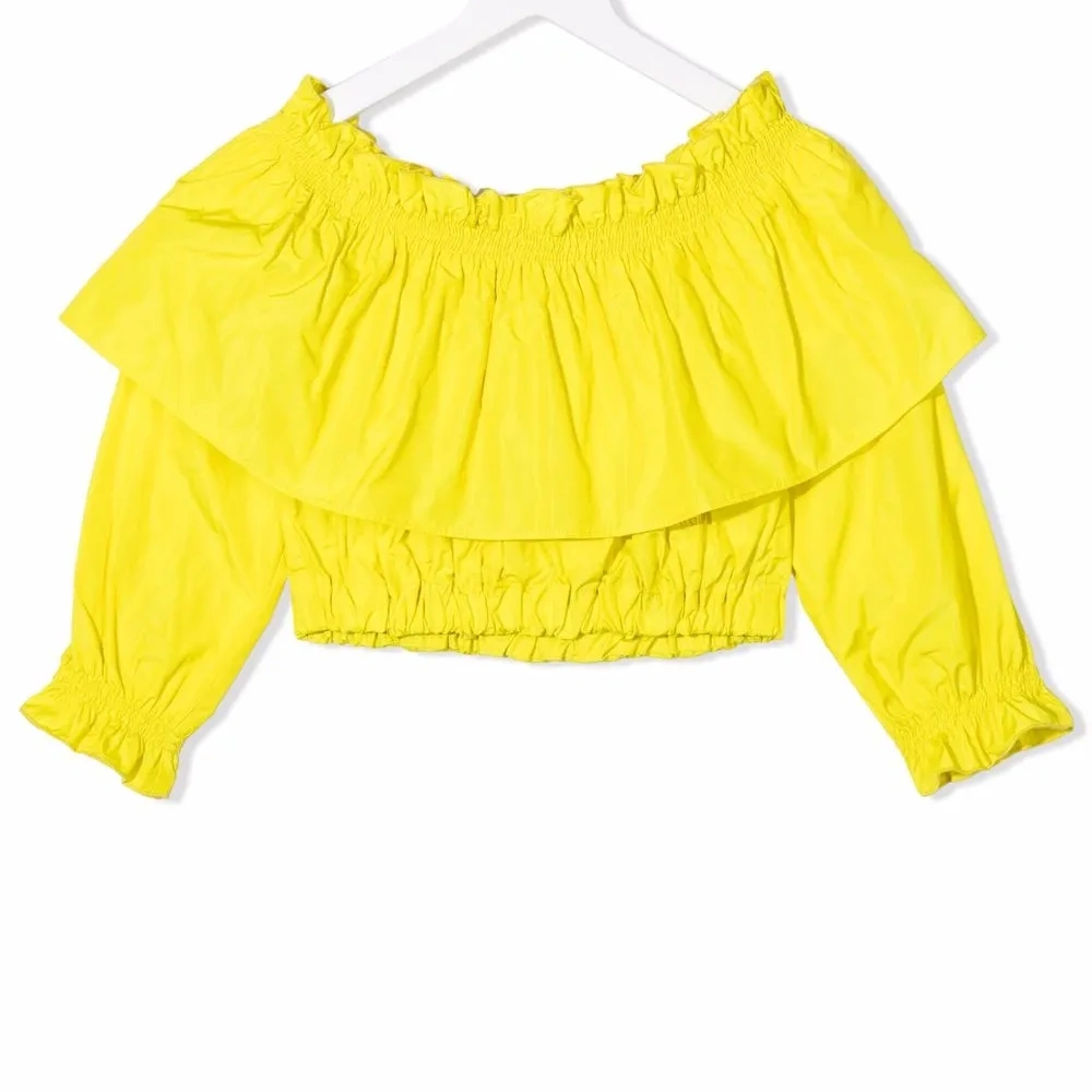 Укороченная блузка с открытыми плечами