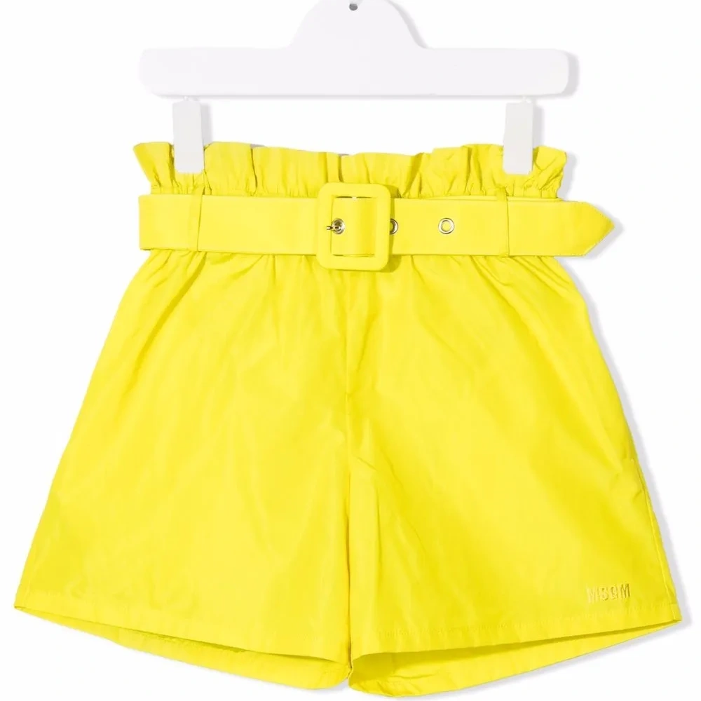 Широкие шорты с поясом