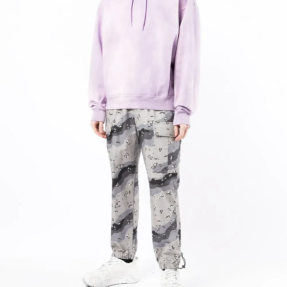 Брюки карго с камуфляжным принтом