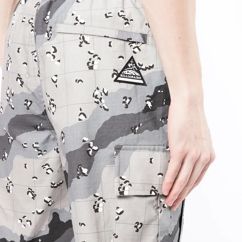 Брюки карго с камуфляжным принтом