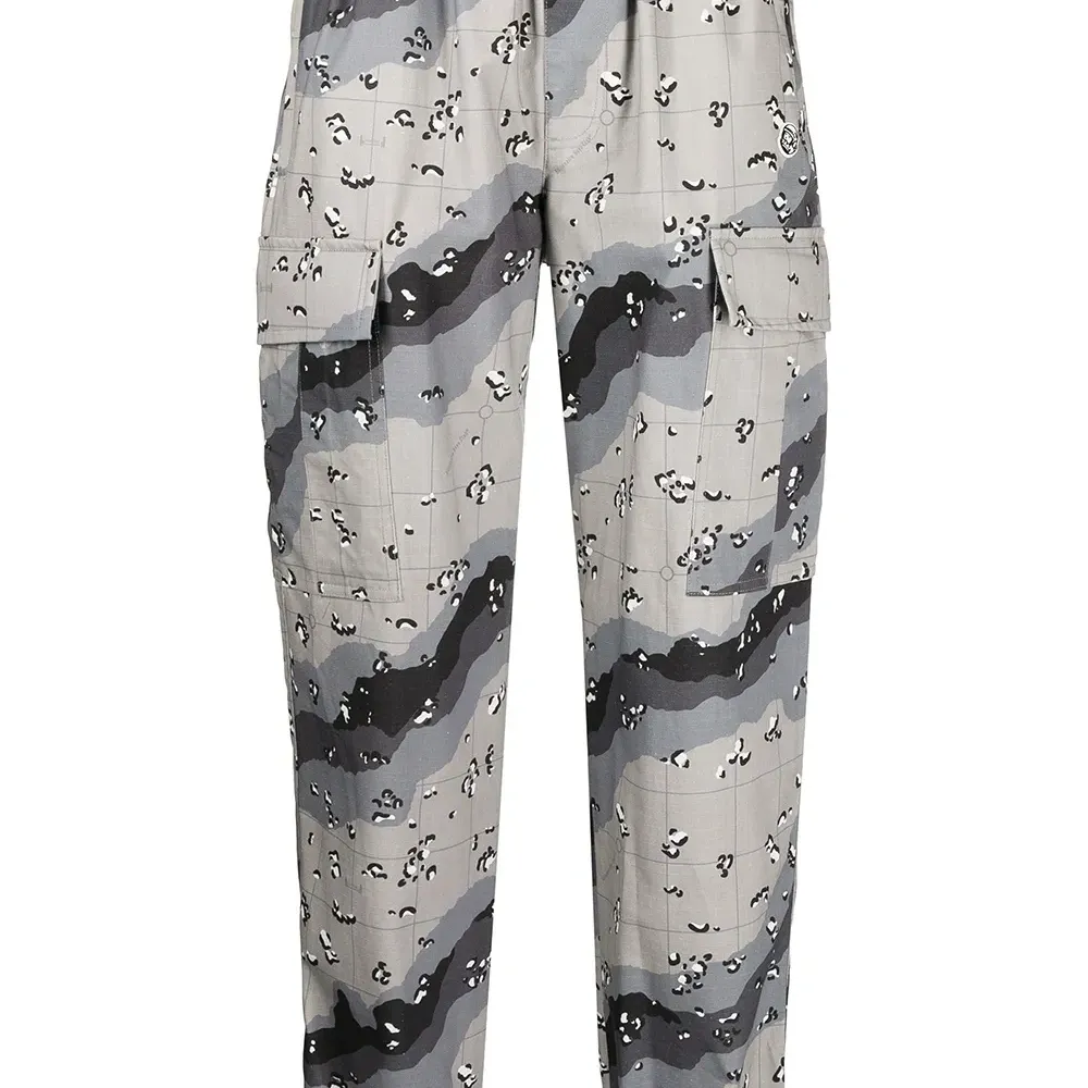 Брюки карго с камуфляжным принтом