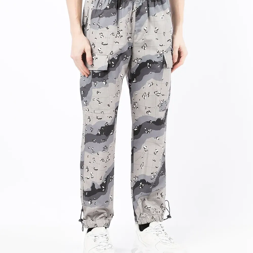 Брюки карго с камуфляжным принтом