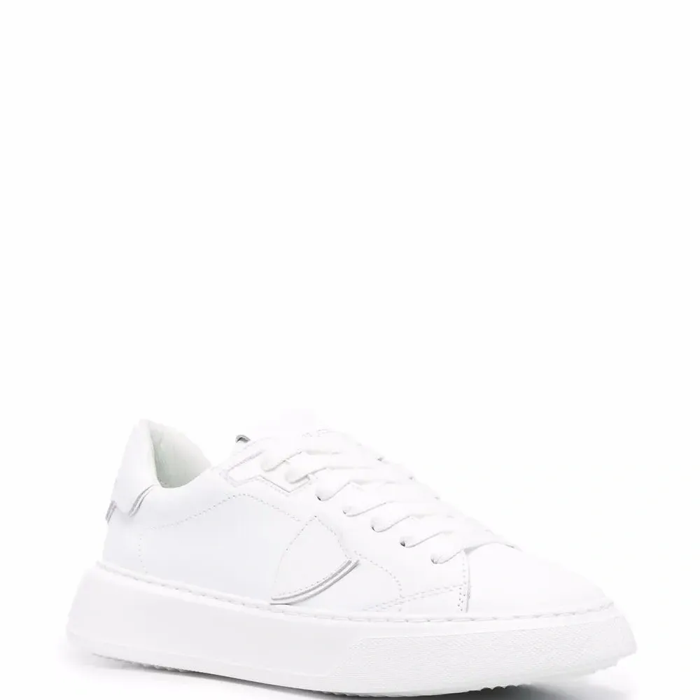 Кроссовки с нашивкой-логотипом