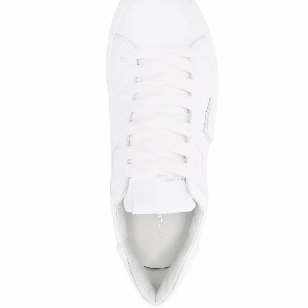 Кроссовки с нашивкой-логотипом