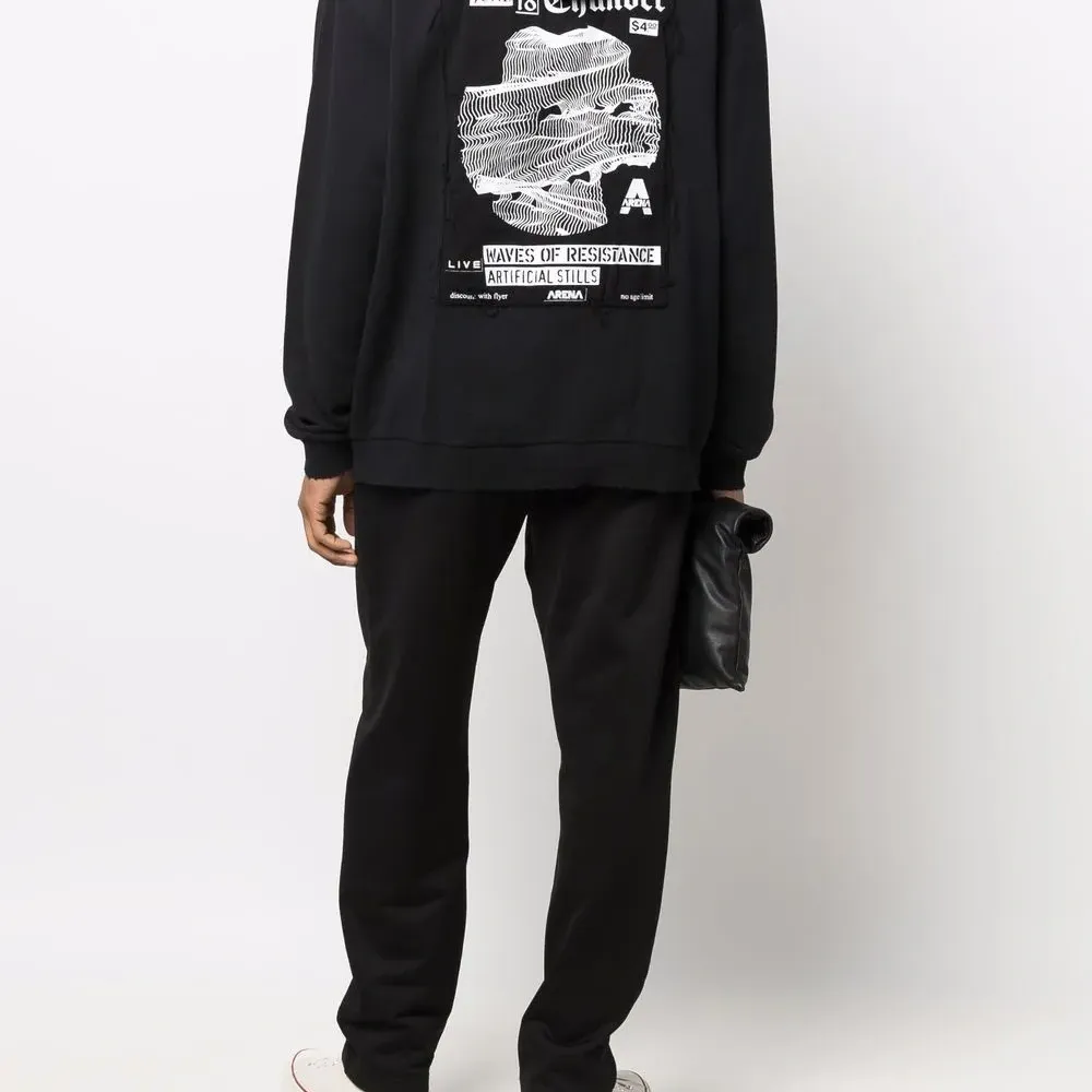 Худи с длинными рукавами и нашивкой