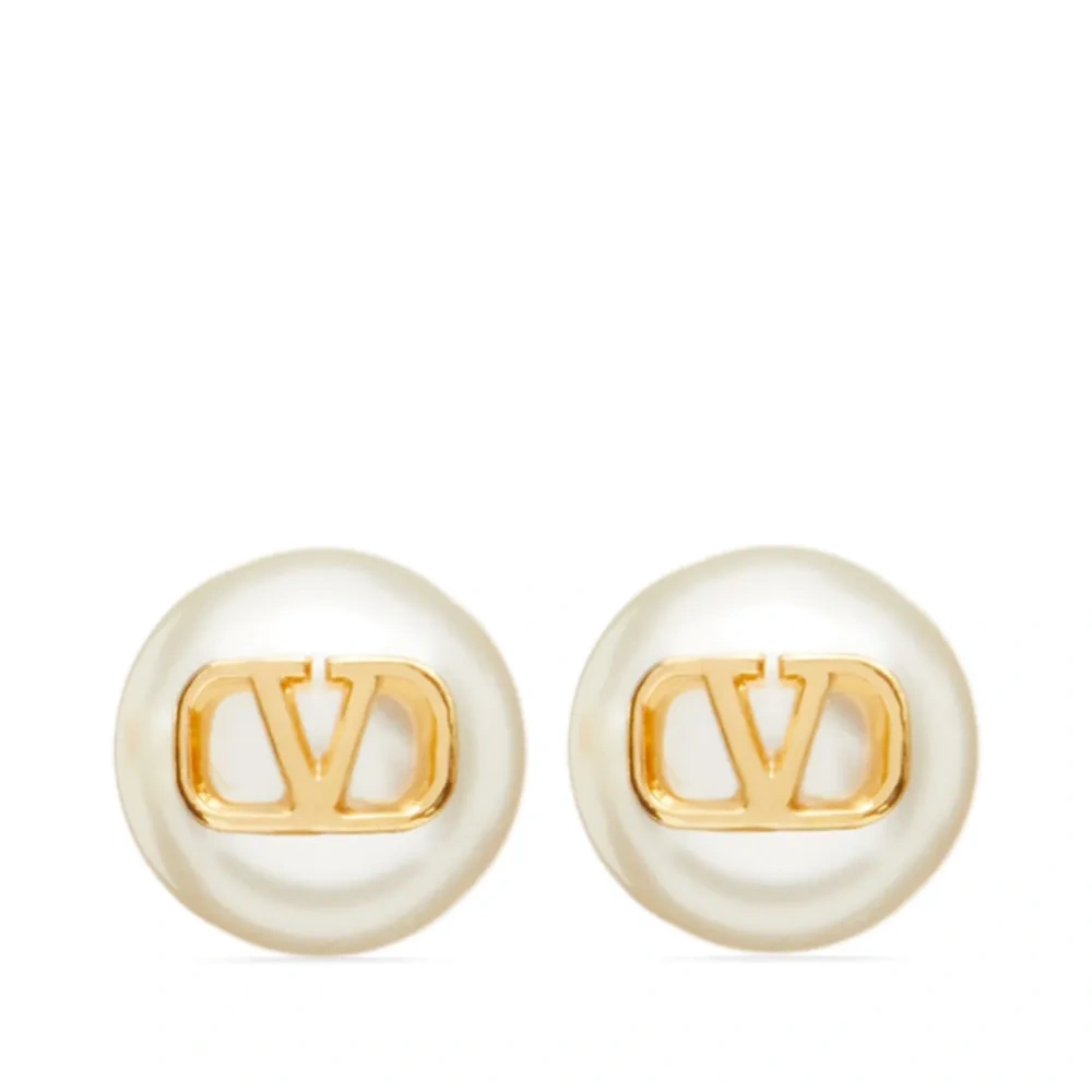 Серьги-гвоздики с логотипом VLogo Signature и жемчугом