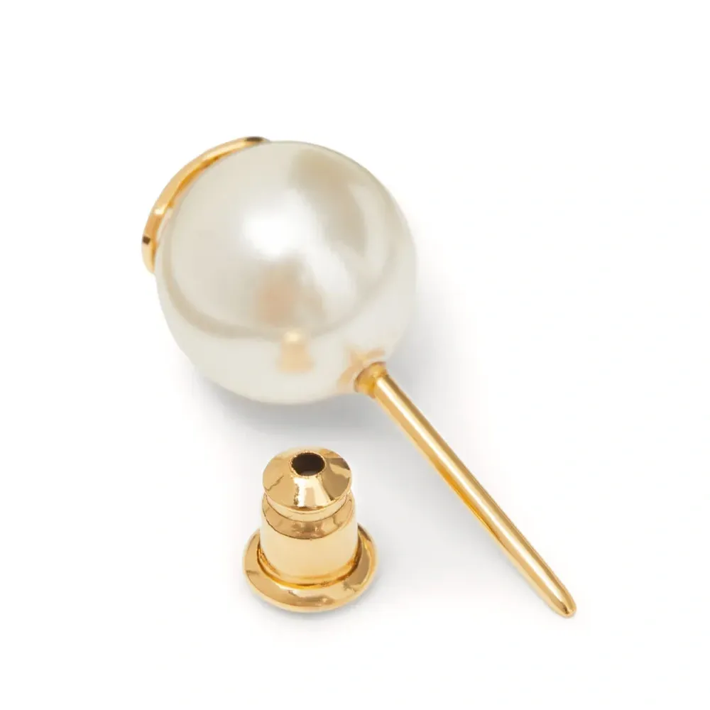 Серьги-гвоздики с логотипом VLogo Signature и жемчугом Серьги-гвоздики с логотипом VLogo Signature и жемчугом