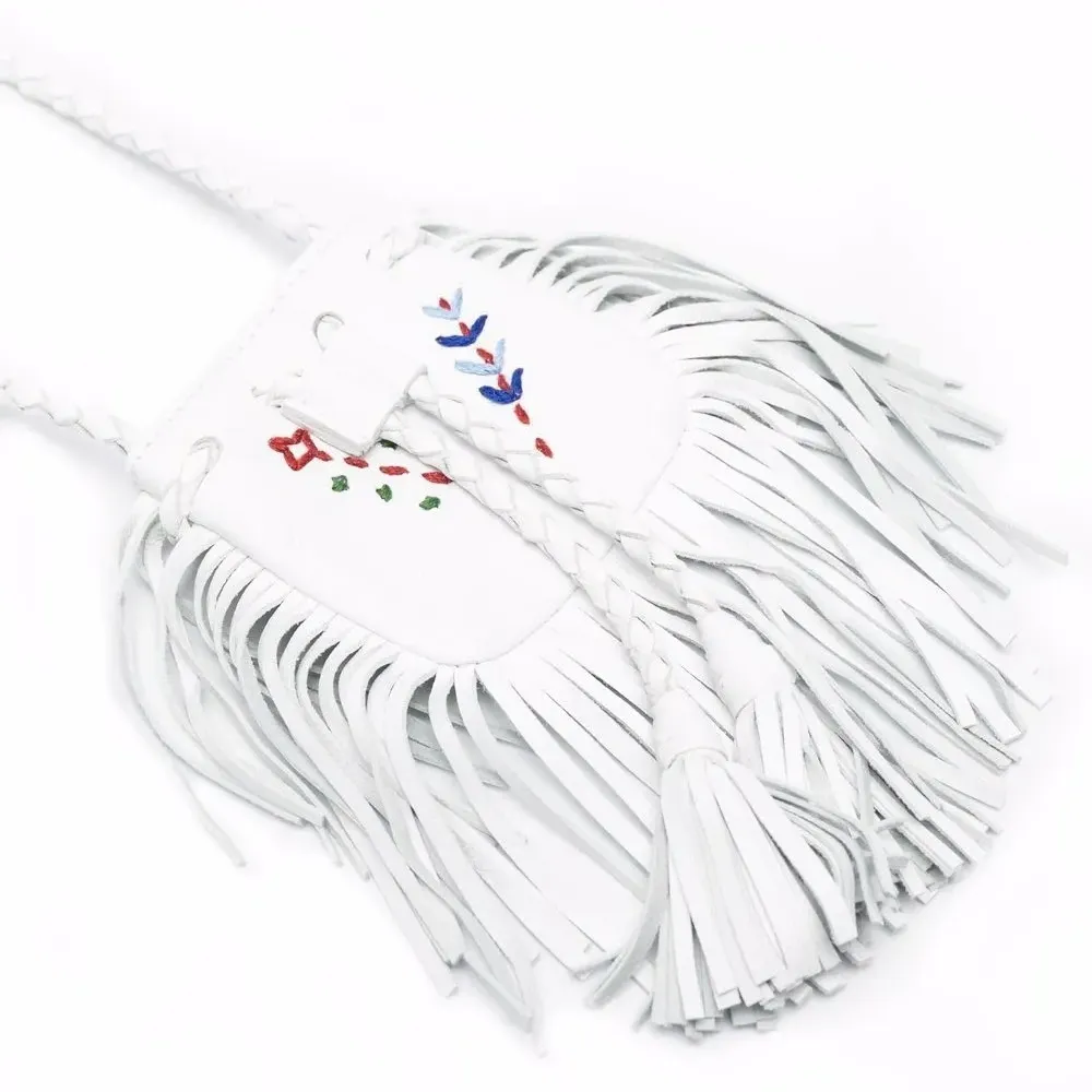 Клатч с кисточкой