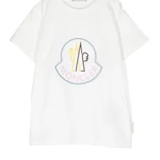 Футболка с нашивкой-логотипом