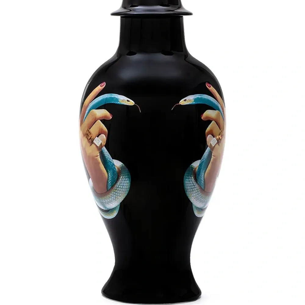Фарфоровая ваза Hand With Snakes