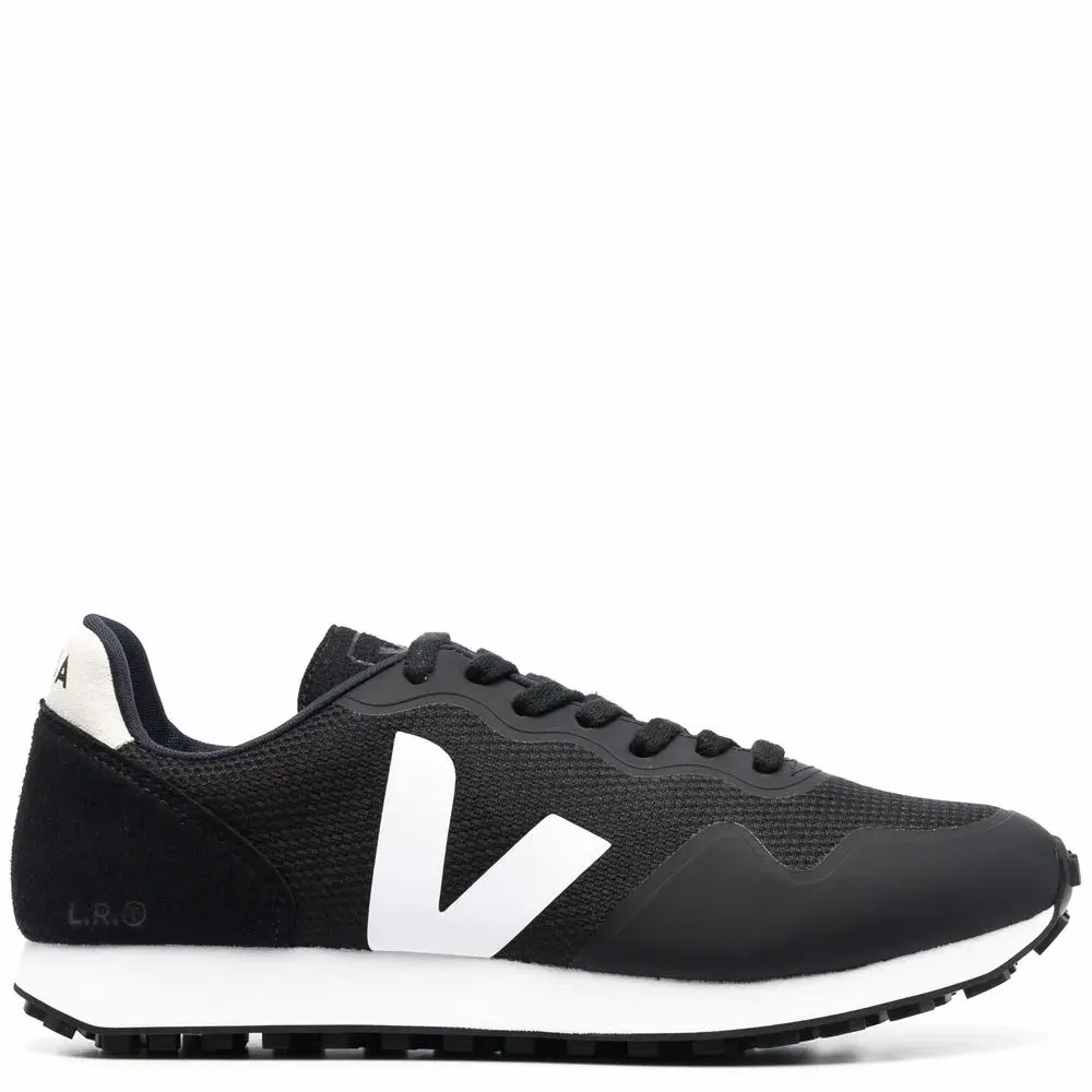 Кеды с нашивкой-логотипом