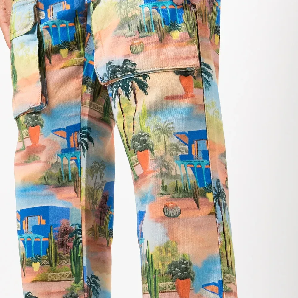 Брюки с графичным принтом