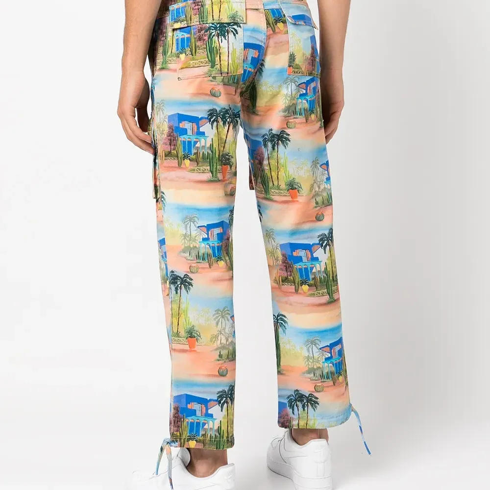 Брюки с графичным принтом