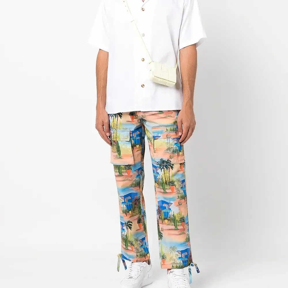 Брюки с графичным принтом