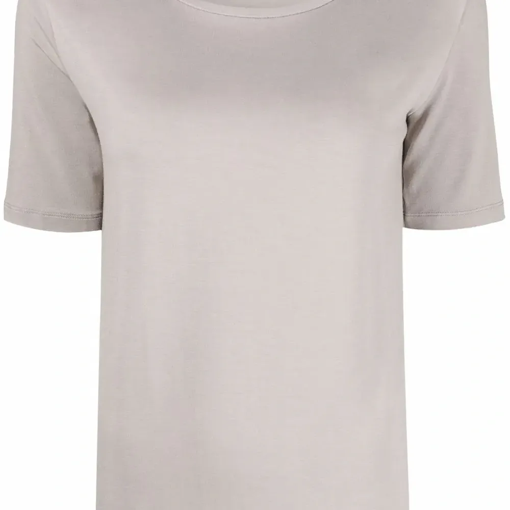 Футболка с U-образным вырезом