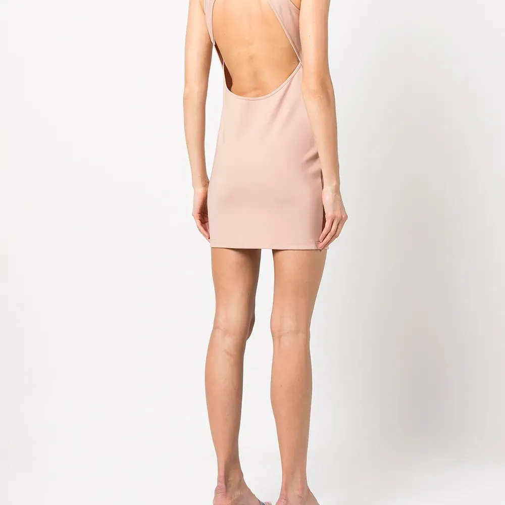 Платье с открытой спиной