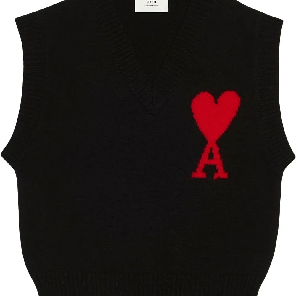 Вязаный жилет с логотипом