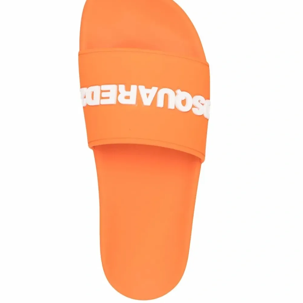 Шлепанцы с логотипом